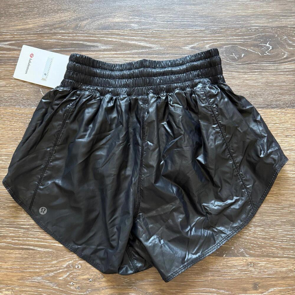 Lululemon Hotty Hot Short High Rise 4” Matte Sheen, Black Size 2 NWT